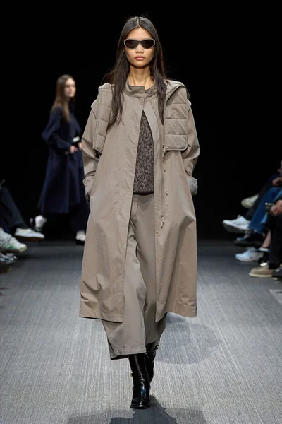 Look 15